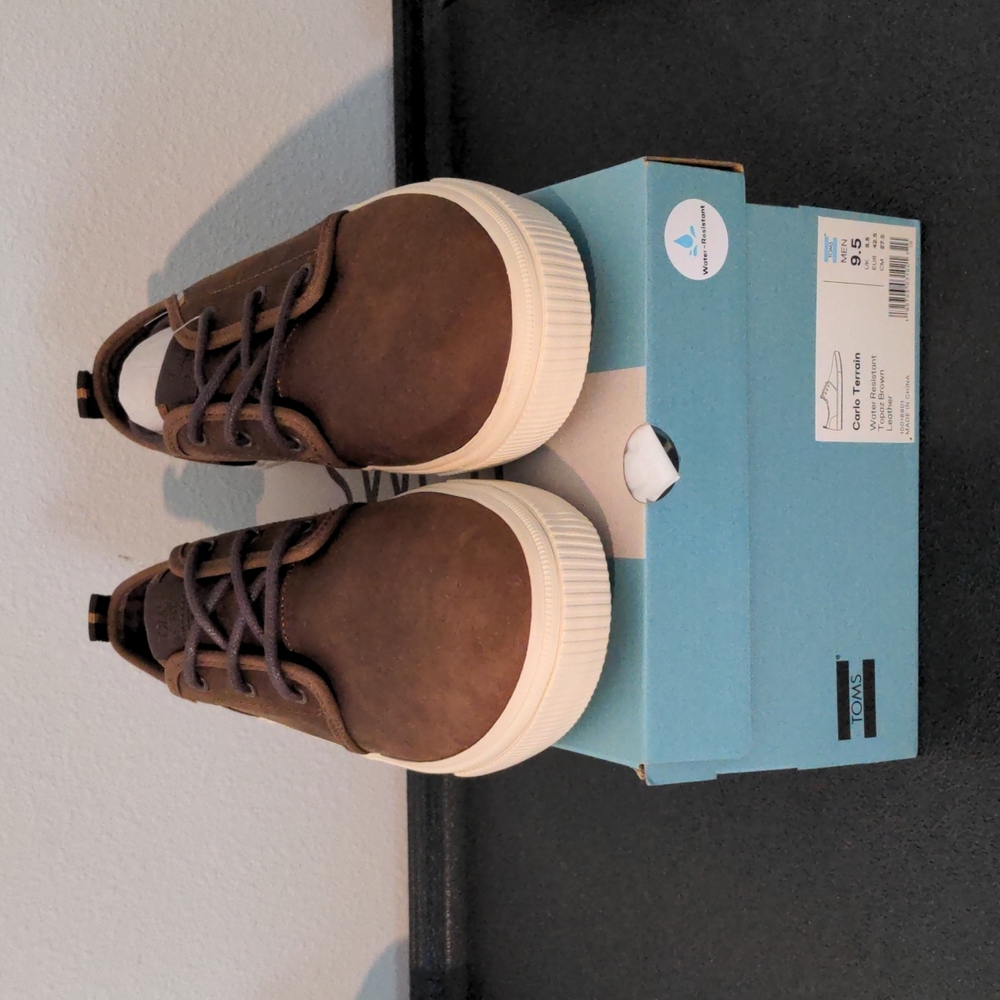 NEW NEVER WORN TOMS Leather Tie Up Shoe